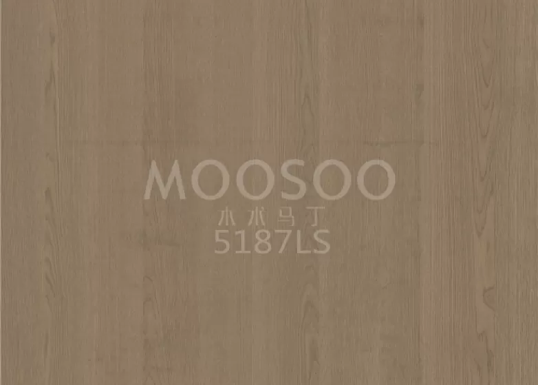 Panneaux modernes en lattes en chêne blanc : conception, considérations techniques et applications